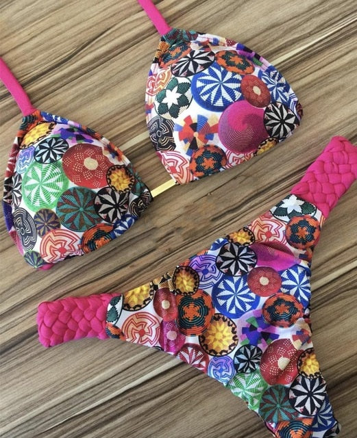 BIQUÍNI COM DETALHES EM TRANÇA